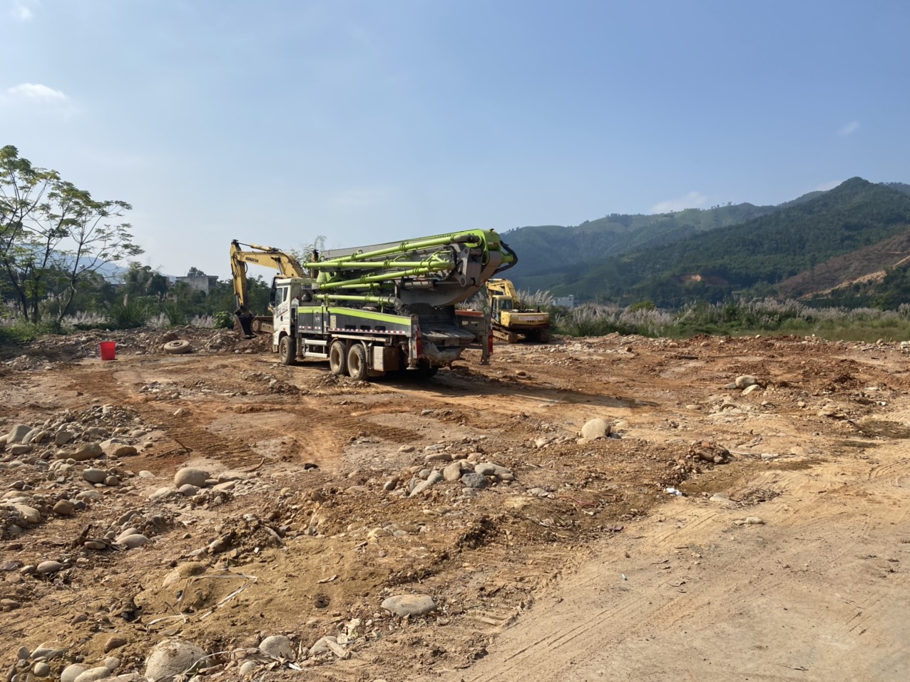 Quảng Ninh: Vì sao dự án kho bãi xuất hàng cửa khẩu vẫn là bãi hoang? - Ảnh 2. Quảng Ninh: Vì sao dự án kho bãi xuất hàng cửa khẩu vẫn là bãi hoang? - Ảnh 2.