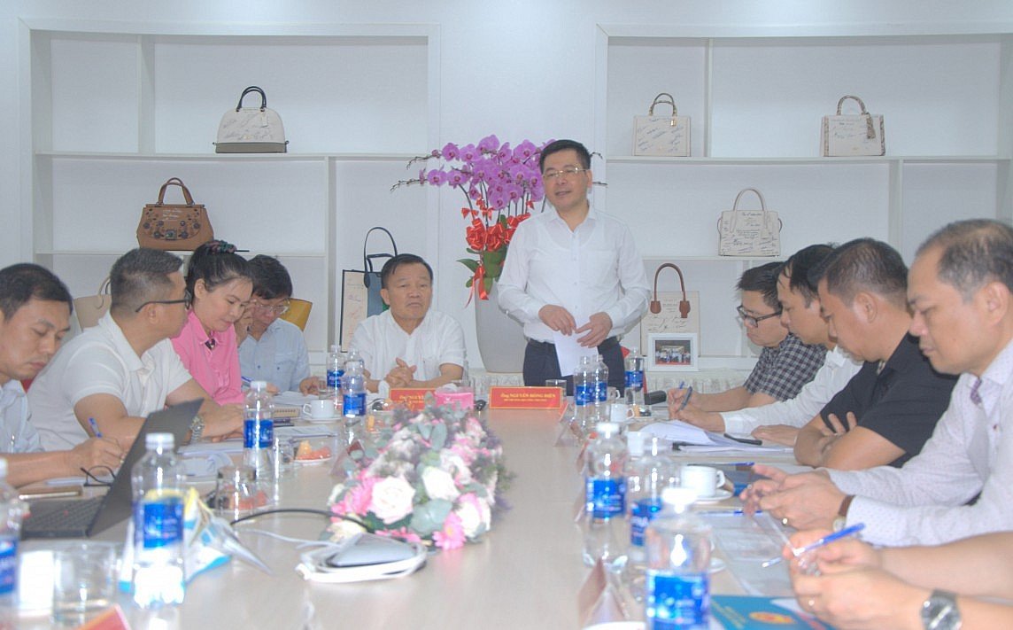 Bộ trưởng Bộ Công Thương chủ trì buổi làm việc với Hiệp hội Da - Giày - Túi xách Việt Nam và một số doanh nghiệp ngành da giày