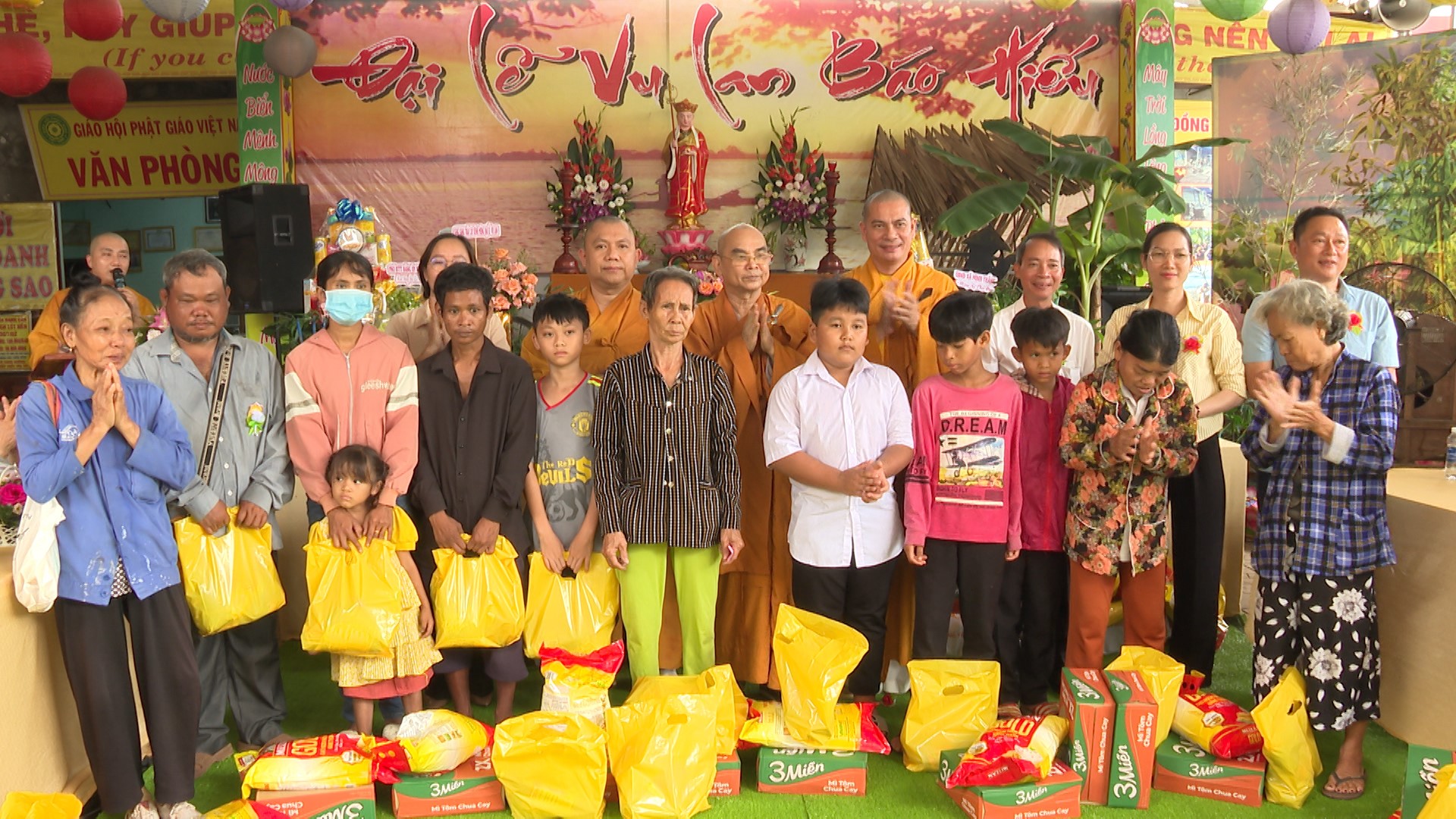 Bình Phước – Chơn Thành: Đại lễ Vu Lan báo hiếu Chùa Nhuận Minh và tặng 100 phần quà cho người khó khăn