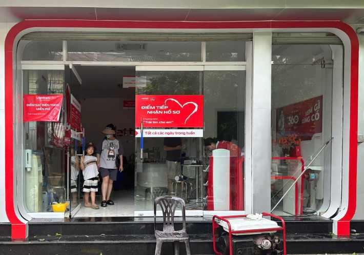 Viettel có gần 200 điểm sạc pin phục vụ nhân dân 24/24 giờ.