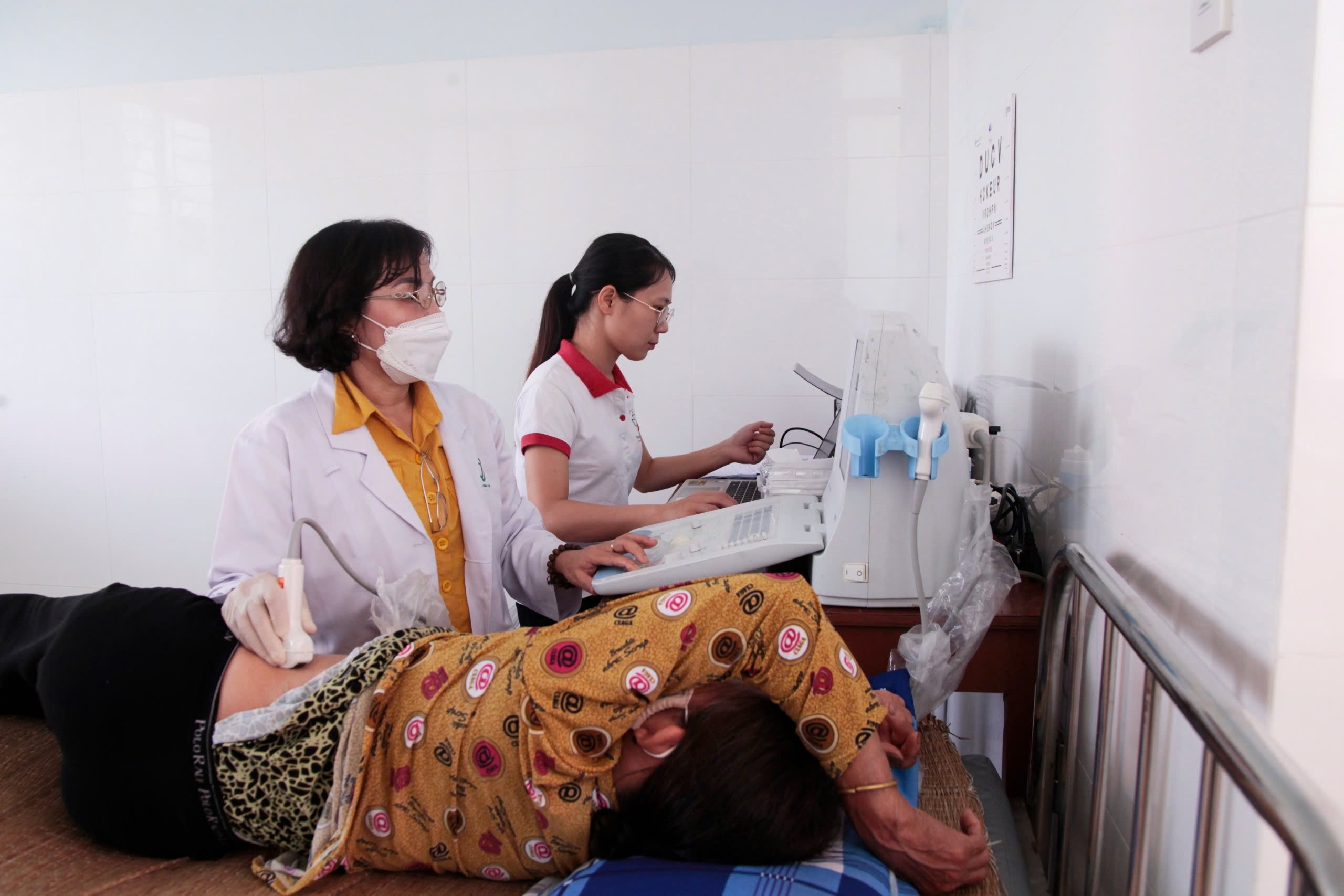 Vùng 4 Hải quân cùng ngư dân Bình Định vươn khơi bám biển