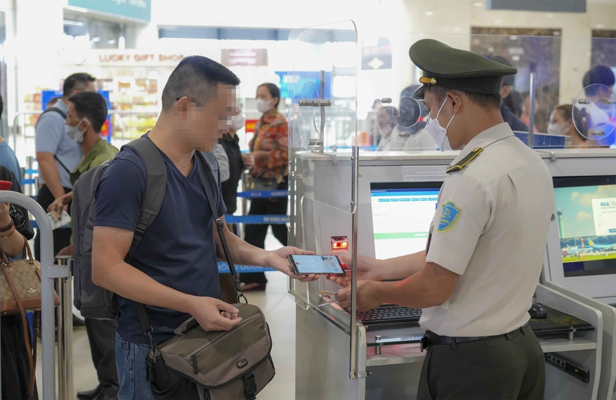 Nợ thuế bao nhiêu mới cấm xuất cảnh?- Ảnh 1. Nợ thuế bao nhiêu mới cấm xuất cảnh?- Ảnh 1.