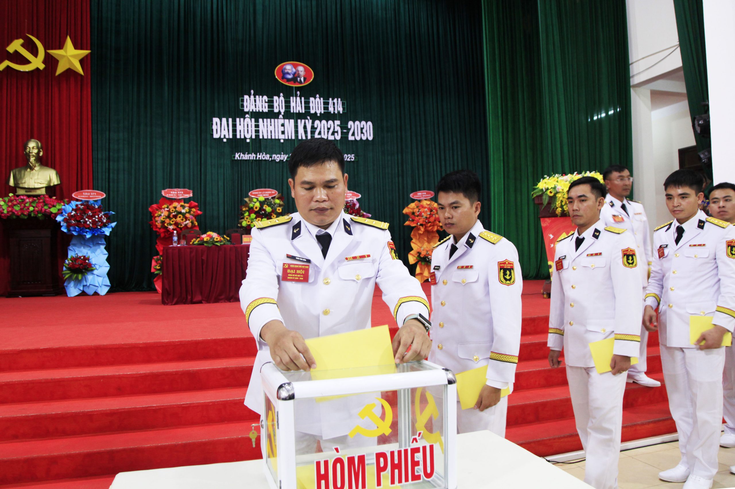 Vùng 4 hải quân chỉ đạo Đại hội Đảng bộ Hải đội 414 làm trước