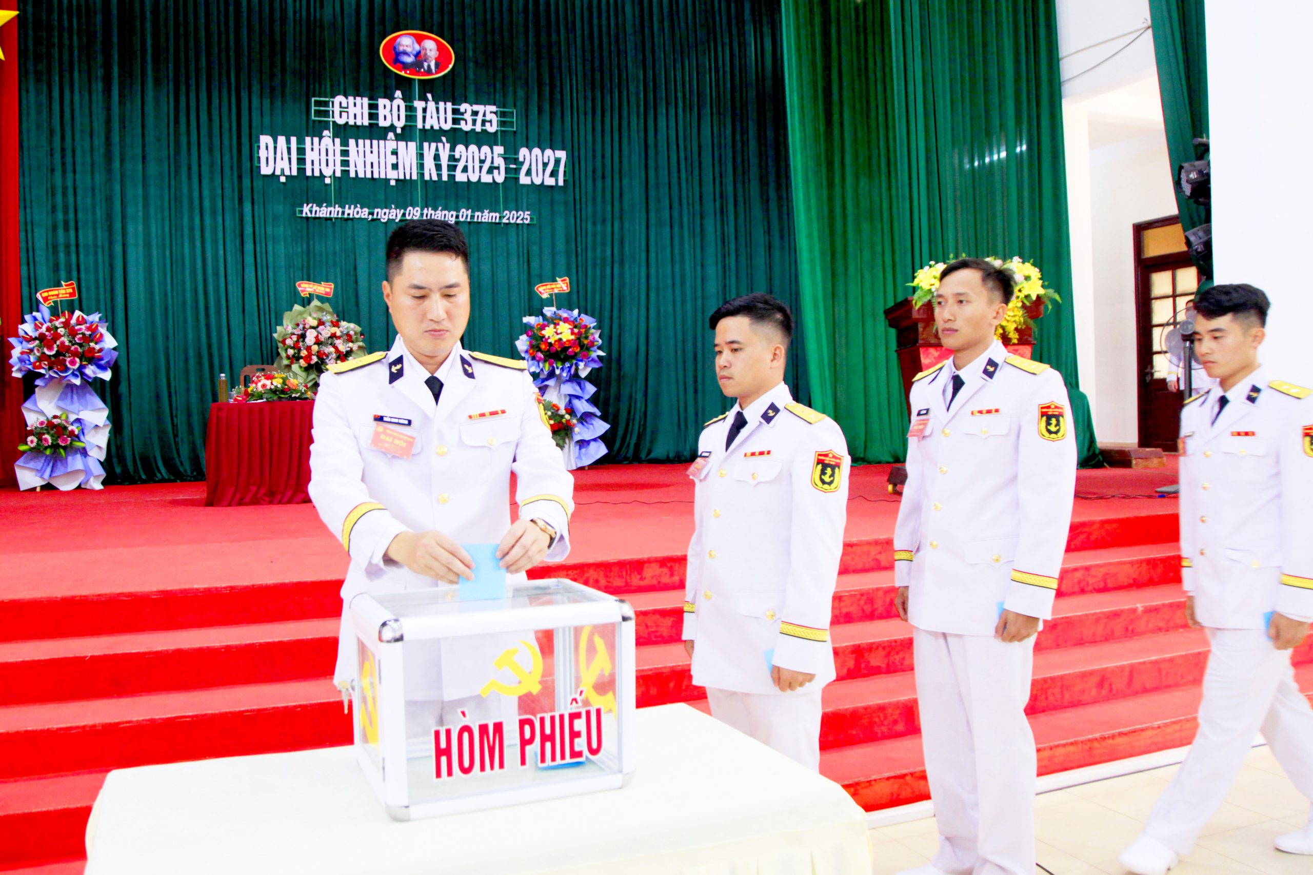 Vùng 4 hải quân chỉ đạo Đại hội Chi bộ tàu 375 làm trước