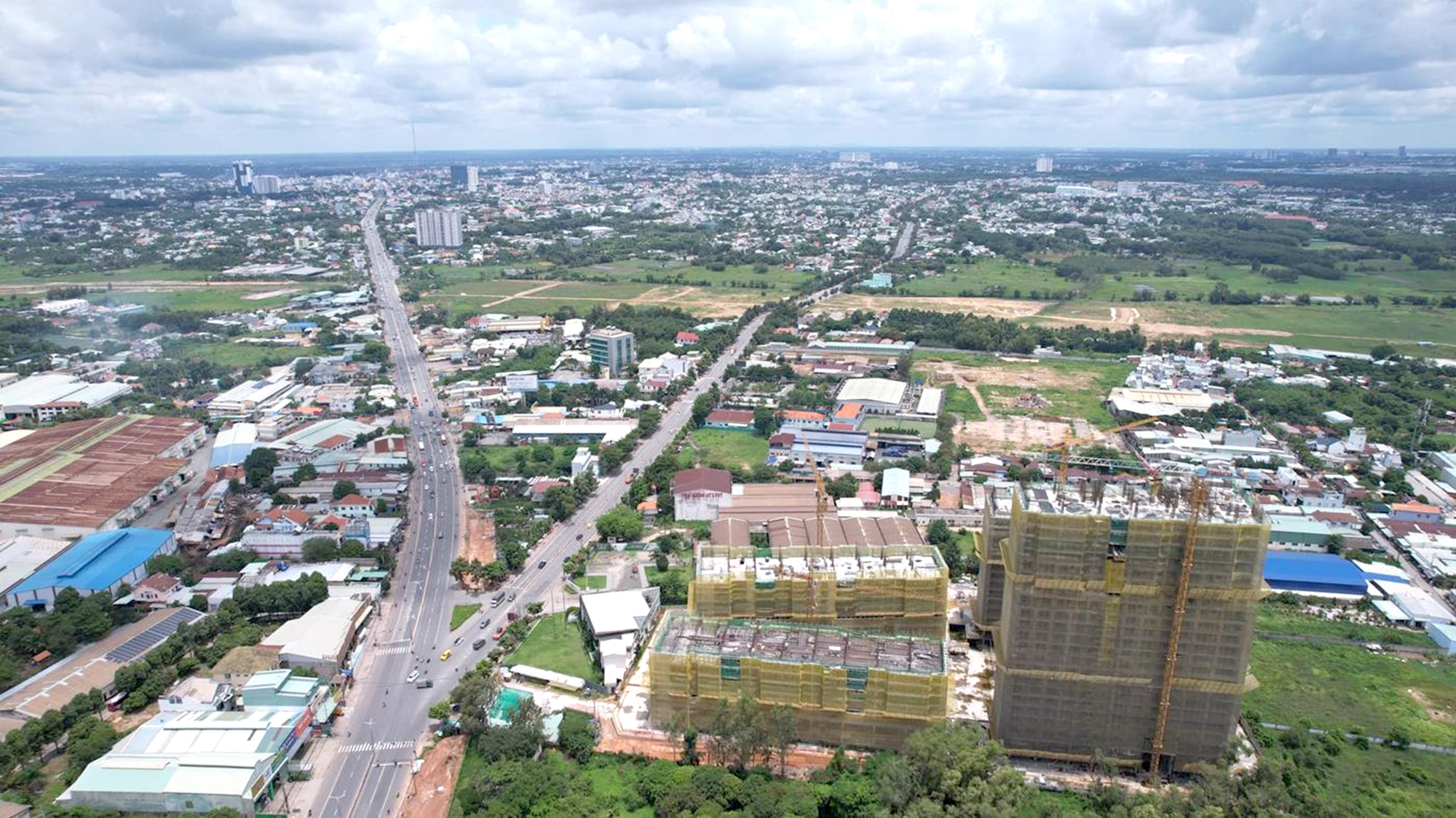 “Đại bàng” đầu tư bất động sản đón sóng hạ tầng- Ảnh 1. “Đại bàng” đầu tư bất động sản đón sóng hạ tầng- Ảnh 1.