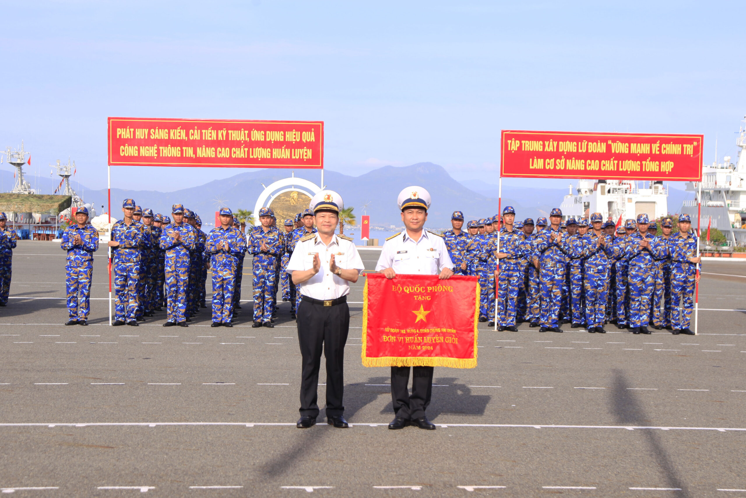 Chính uỷ Hải quân dự Lễ ra quân huấn luyện năm 2025 tại Lữ đoàn 162, Vùng 4 Hải quân