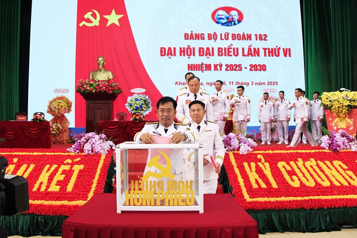 Lữ đoàn 162 tổ chức thành công Đại hội Đảng bộ làm trước