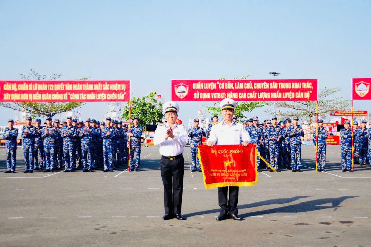 Lữ đoàn 172: Ra quân huấn luyện năm 2025 và phát động đợt thi đua cao điểm “Thần tốc – Quyết thắng”