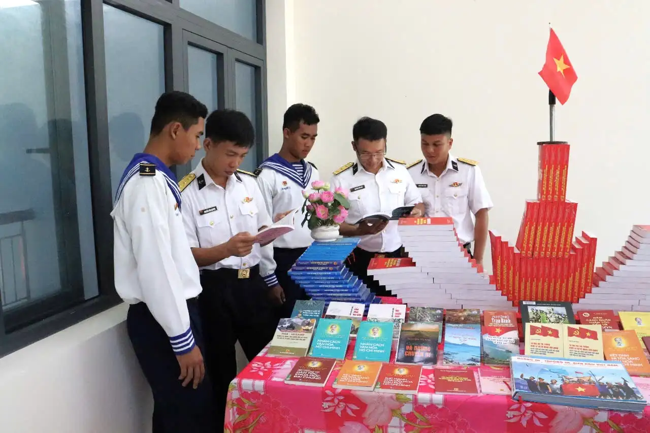 Lữ đoàn 127 hưởng ứng Ngày Sách và Văn hóa đọc Việt Nam năm 2025