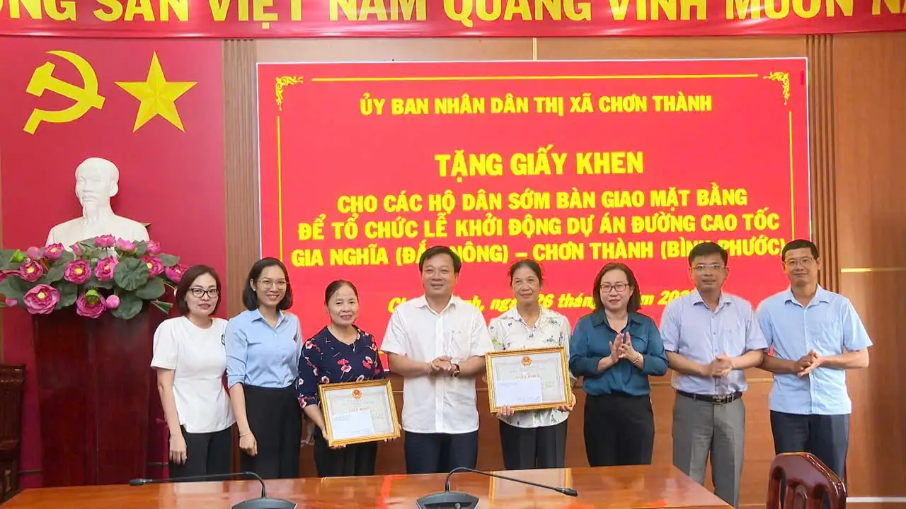 Bình Phước: Gia đình Hội viên phụ nữ Nha Bích có thành tích xuất sắc trong công tác giải phóng mặt bằng xây dựng đường cao tốc Bắc – Nam phía Tây đoạn Gia Nghĩa (Đắk Nông) – Chơn Thành (Bình Phước).