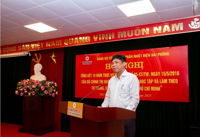 cong-ty-nhiet-dien-hai-phong-thuc-hien-chi-thi-05-di-vao-chieu-sau-hieu-qua-thuc-chat_6825c21612985 Đồng chí Dương Sơn Bá, Phó Bí thư Đảng ủy, Tổng Giám đốc trình bày dự thảo Báo cáo tổng kết 10 năm thực hiện Chỉ thị số 05-KL/TW