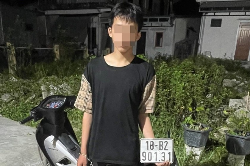 img-4193-8849-5887 Nguyễn Văn Th. cùng tang vật trộm cắp được.