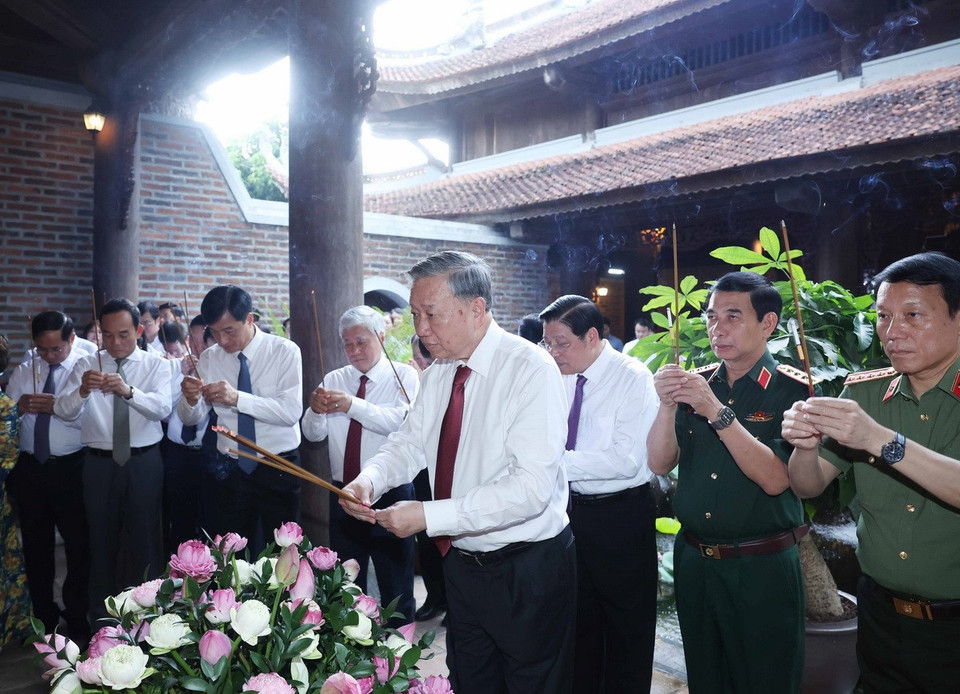 tong-bi-thu-to-lam-dang-huong-tuong-nho-chu-tich-ho-chi-minh-tai-nghe-an_6825fc02a6bbf tổng bí thư