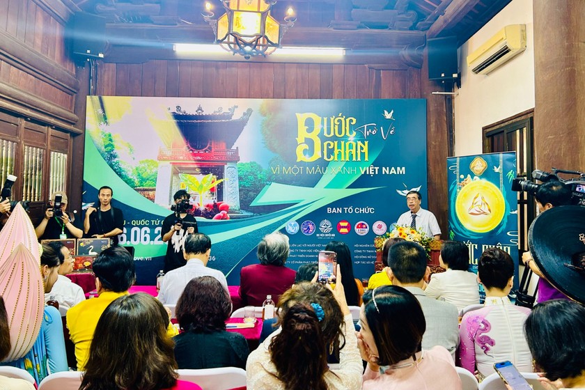 16-3386-2341 "Bước chân trở về" không chỉ là hành trình gợi nhắc về cội nguồn, mà còn là nền tảng cho các sáng kiến dài hạn vì cộng đồng như phủ xanh đất trống (ảnh B.C).