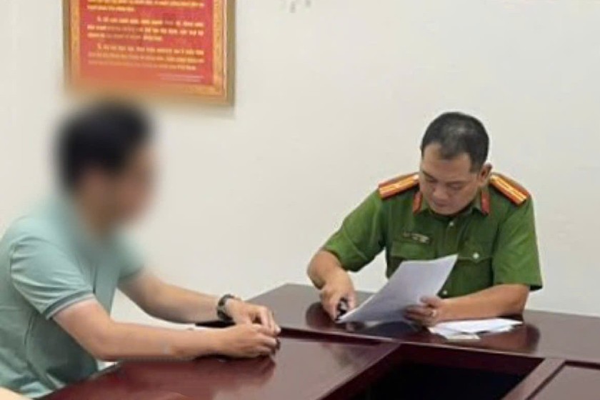 20-3787-3195 Công an làm việc với P.D. Ảnh: Công an Hà Nội.