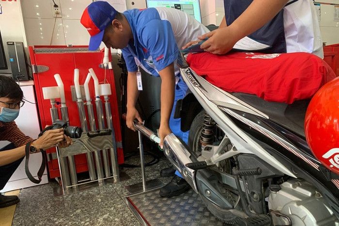 a-271-2703 Công tác kiểm định khí thải có thể trở thành bước ngoặt trong chiến lược giảm ô nhiễm. (Ảnh: VGP)